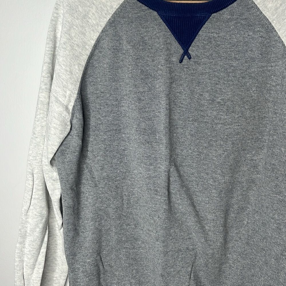 Men’s Large JCrew Grey Navy Colorblock Sweater - Picture 4 of 5
